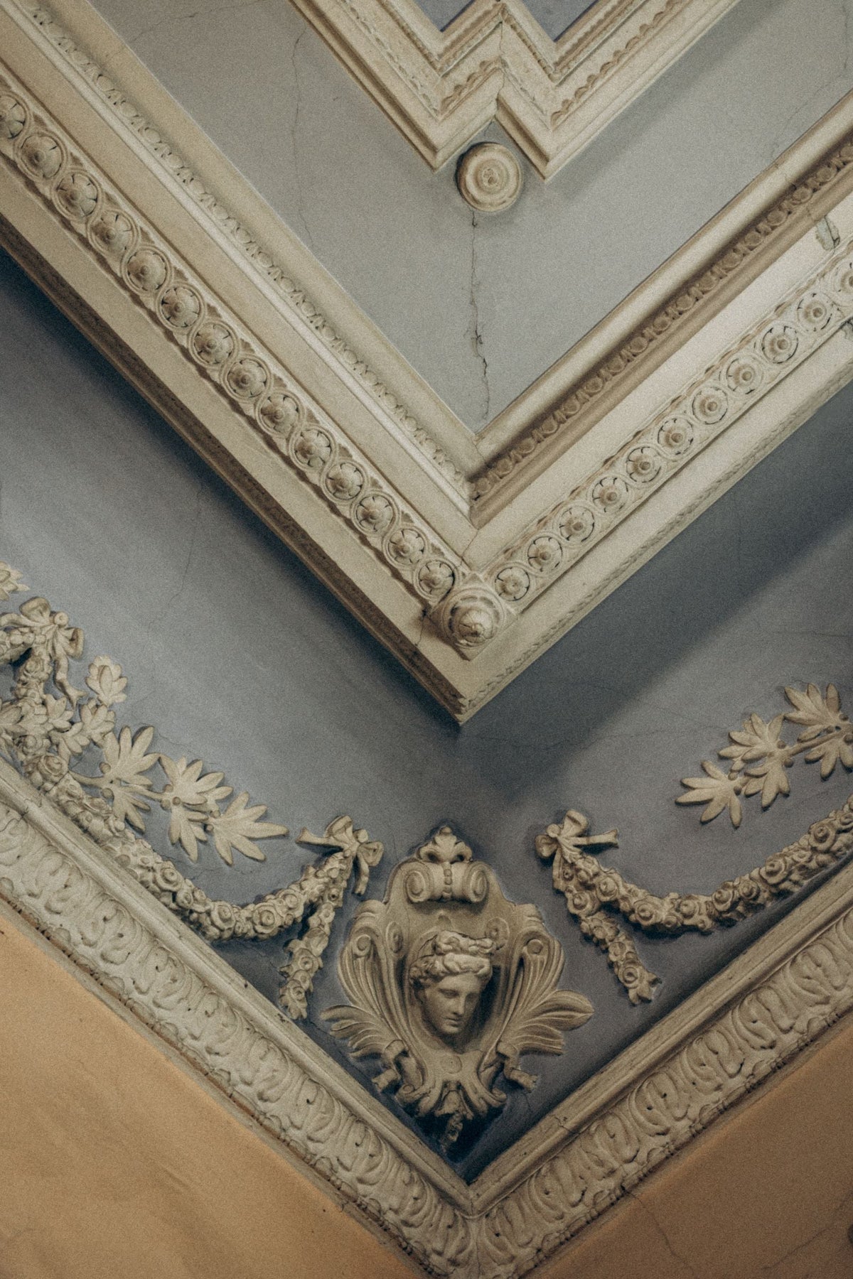 How to Paint Coving and Cornice Properly